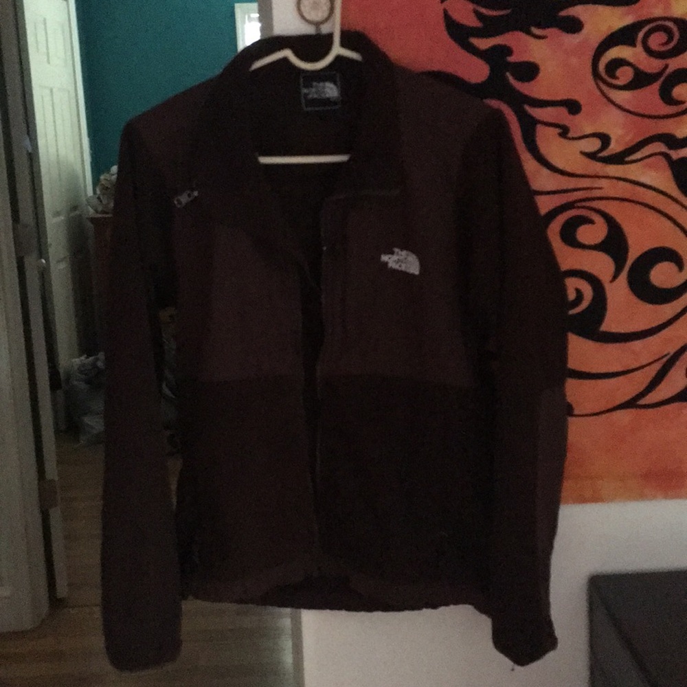 never worn in perfect condition north face zip up!